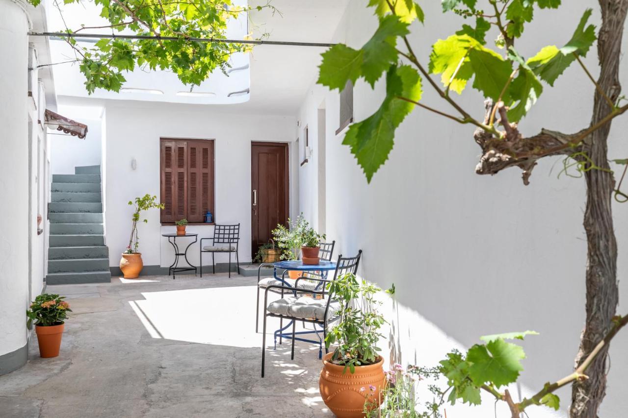 Uncle John'S Guesthouse Skopelos Town Exterior foto