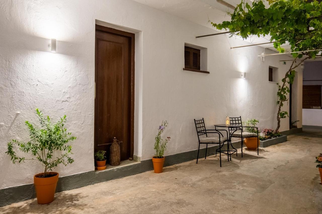 Uncle John'S Guesthouse Skopelos Town Exterior foto