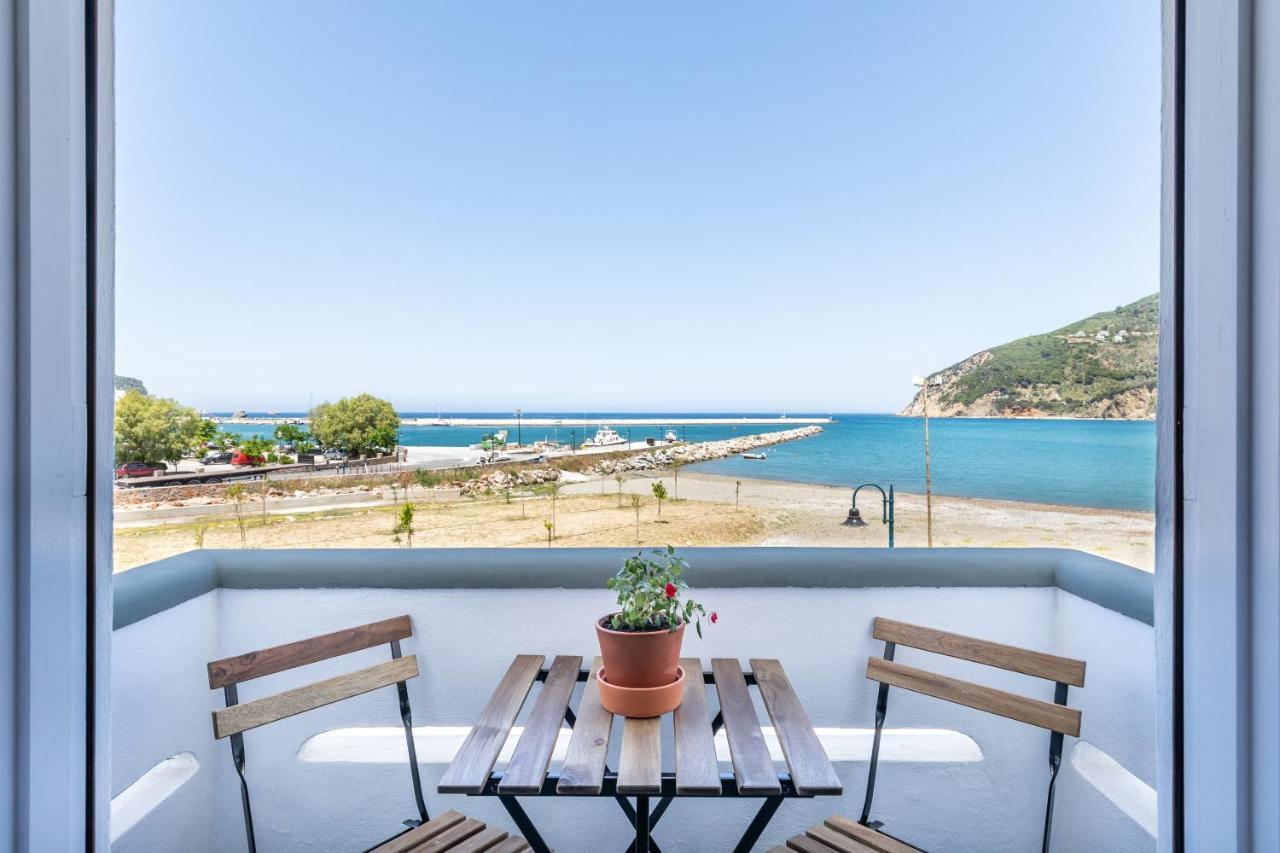 Uncle John'S Guesthouse Skopelos Town Exterior foto