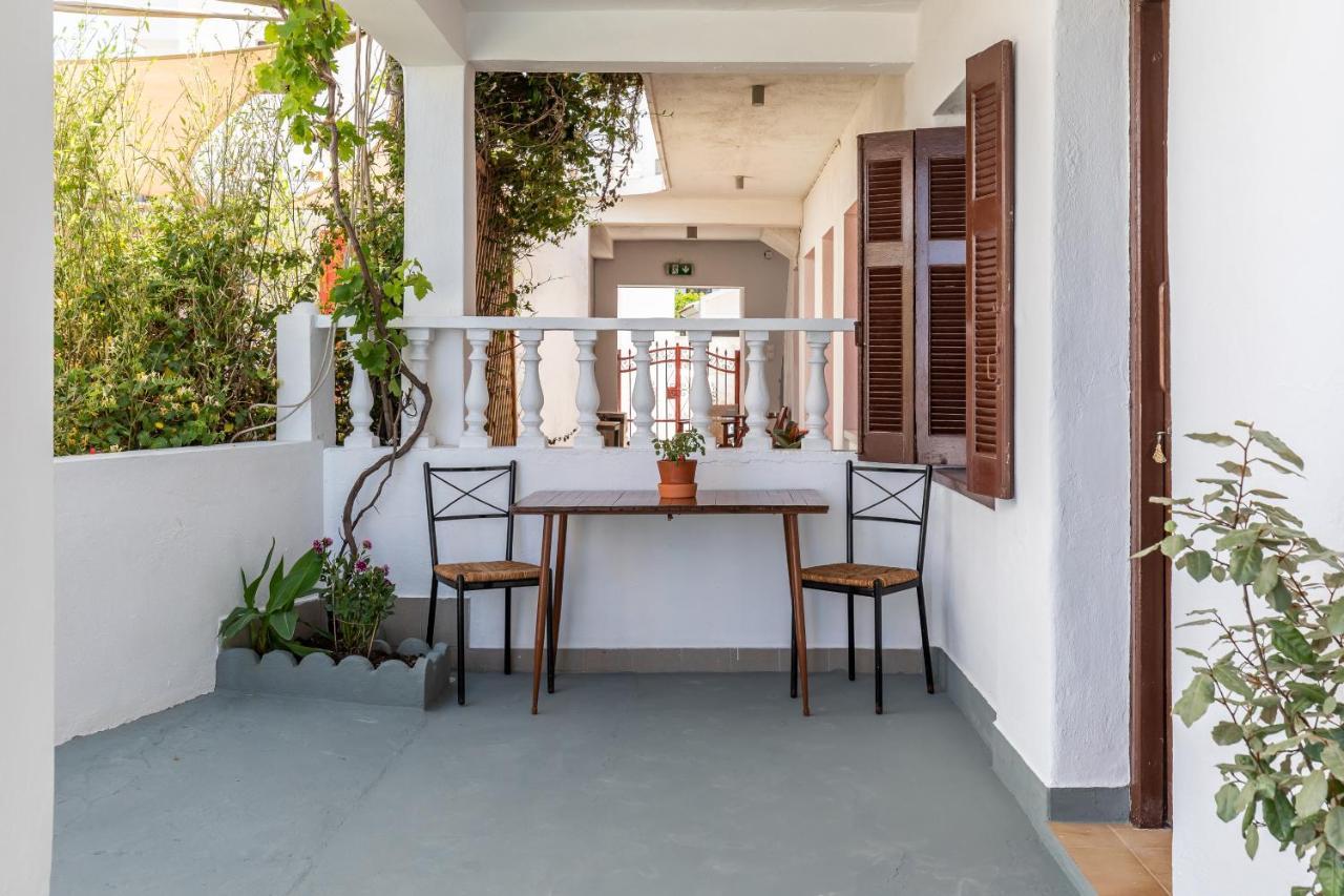 Uncle John'S Guesthouse Skopelos Town Exterior foto